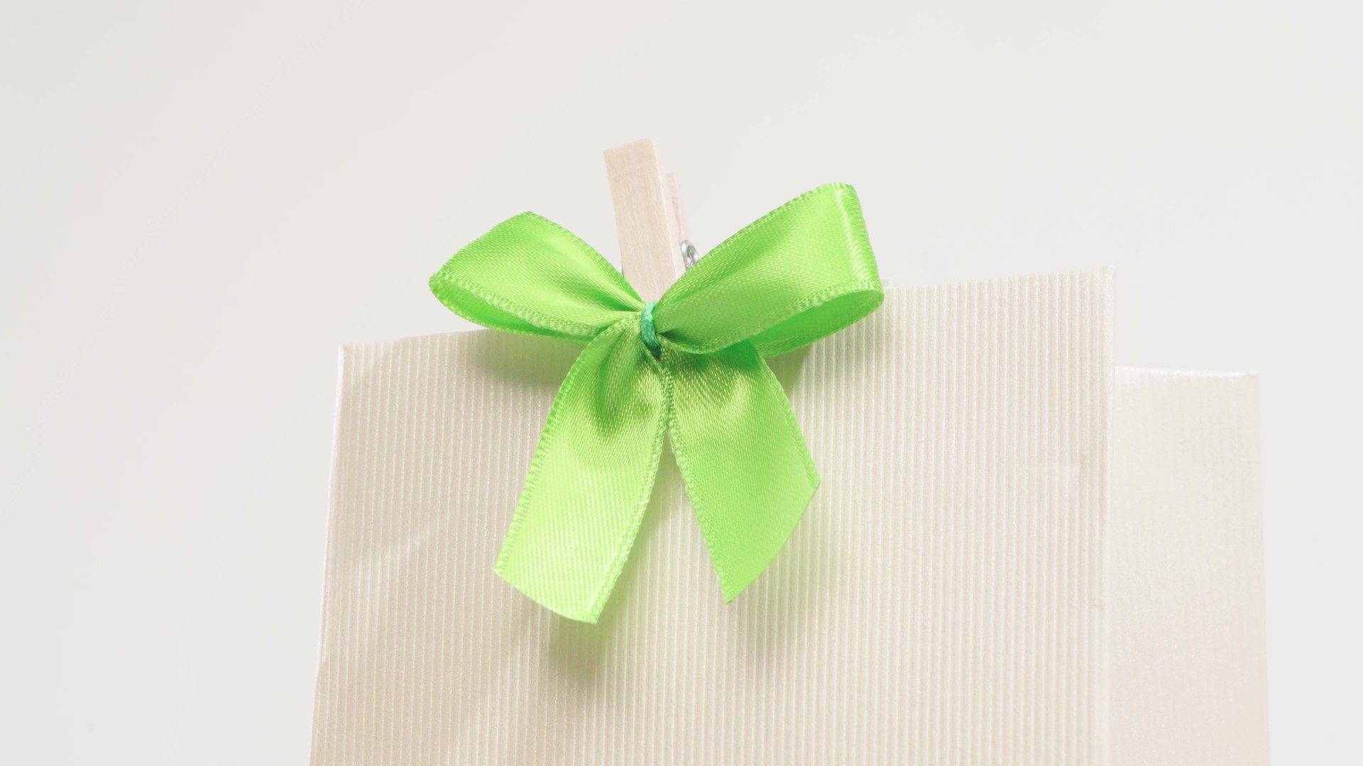Ready-made bows with wooden clip