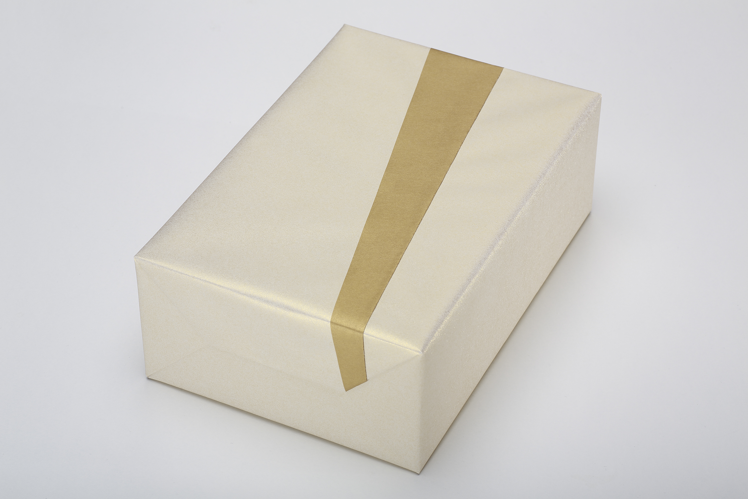 Gift wrapping paper olid color pearlescent white gold/metallic gold