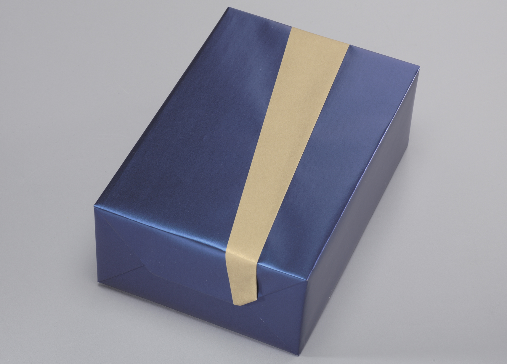 Gift wrapping paper solid color blue pearlescent / gold